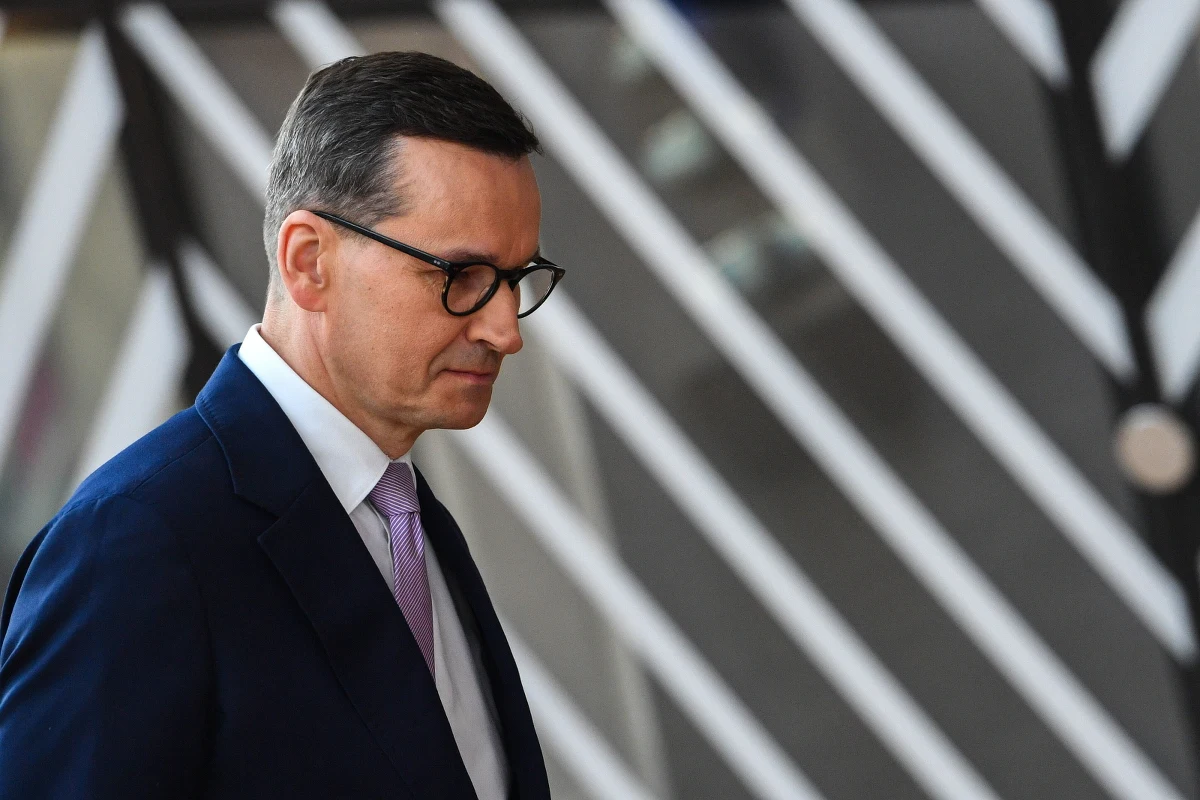 Brak porozumienia na szczycie UE w sprawie migracji. Polska i Węgry zablokowały wspólne konkluzje w tej sprawie, nie zdołały jednak zablokować pakietu migracyjnego, który zakłada tzw. obowiązkową solidarność, czyli wybór między przyjmowaniem migrantów, płaceniem za nieprzyjętego migranta lub wsparciem operacyjnym. 