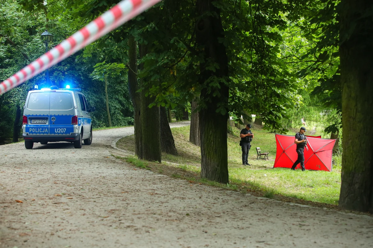 Prokuratura Rejonowa w Kaliszu wyjaśnia okoliczności śmierci 42-letniej kobiety, która utonęła podczas próby ratowania swojego 13-letniego syna. Wszczęto wstępne postępowanie w tej sprawie.