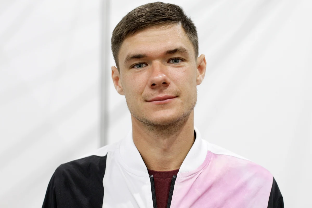 "Najbliższe tygodnie poświęcę na poukładanie mojego życia i próby przygotowania się do powrotu na zawodowy kort, a to nastąpi w styczniu 2024 roku" – powiedział RMF FM tenisista Kamil Majchrzak. Wczoraj Międzynarodowa Agencja ds. Uczciwości w Tenisie (ITIA) porozumiała się z tenisistą w sprawie zawieszenia sportowca. Pierwotnie za przyjęcie niedozwolonego środka Polakowi groziły cztery lata dyskwalifikacji, ale ostatecznie jego kara potrwa 13 miesięcy.