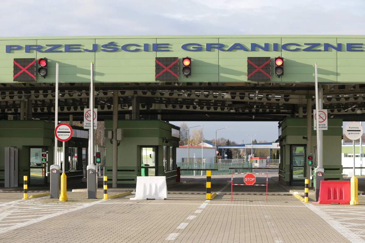 Rosyjski rząd wprowadził zakaz wjazdu dla polskich ciężarówek. Ma on kilka wyjątków - poinformowała agencja Reutera cytując rosyjską agencję TASS. Decyzję tę miał ogłosić rosyjski minister transportu.