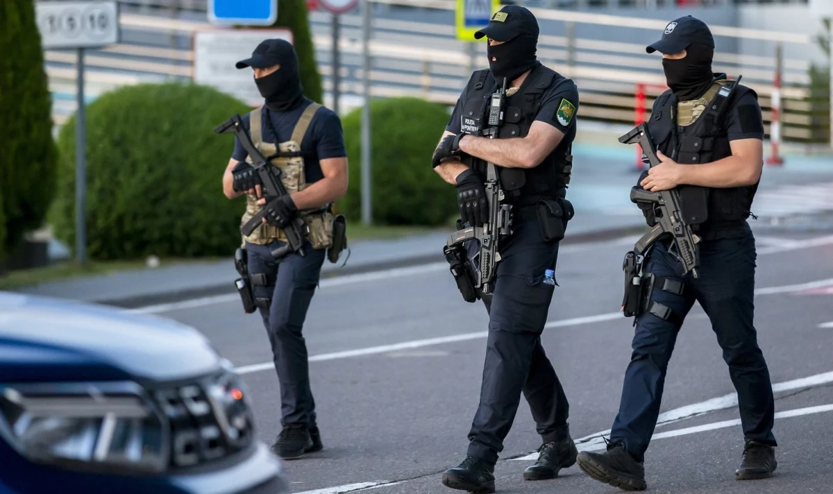 Dwie osoby zginęły w strzelaninie na lotnisku w stolicy Mołdawii, Kiszyniowie - poinformowało ministerstwo spraw zagranicznych tego kraju. Napastnikiem był obywatel Tadżykistanu.