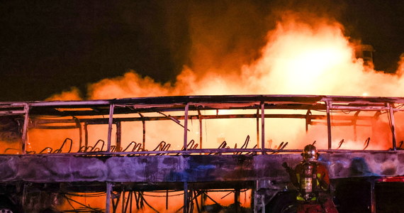 Nie ustają zamieszki we Francji, w nocy z piątku na sobotę doszło do licznych grabieży i starć z policją. Po nocnych walkach w wielu miastach aresztowano ponad 1,3 tys. osób. Do Marsylii wysłano dodatkowe oddziały policji.