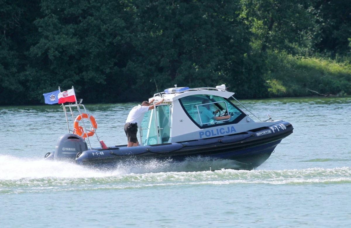 Prokurator Okręgowy w Olsztynie skierował do Sądu Rejonowego w Mrągowie akt oskarżenia przeciwko mężczyźnie, który odpowie za spowodowanie wypadku na jeziorze Tałty. Zginęła w nim 8-letnia dziewczynka, która została uwięziona w motorówce.