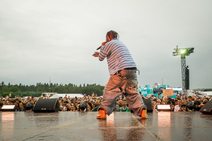 Open'er Festival w 2023 roku dobiegł końca! W Gdyni bawiło się ponad 110 tys. ludzi, a imprezę zwieńczył spektakularny show Kendricka Lamara. Nie zabrakło też wykonania największego hitu tej edycji wydarzenia, czyli utworu "Poland" Lil Yachty'ego. Co jeszcze działo się ostatniego dnia festiwalu? 
