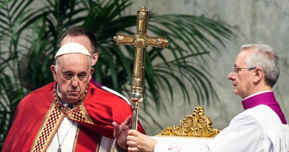 Papież Franciszek rozpoczął tradycyjny lipcowy wypoczynek, który jak zawsze spędzi w Domy Świętej Marty w Watykanie, gdzie mieszka. Zawieszone są audiencje dla grup, a także środowe generalne. Najbliższa odbędzie się 9 sierpnia, po powrocie papieża ze Światowych Dni Młodzieży w Lizbonie. W lipcu Franciszek będzie spotykał się z wiernymi tylko na południowej modlitwie Anioł Pański w niedzielę.