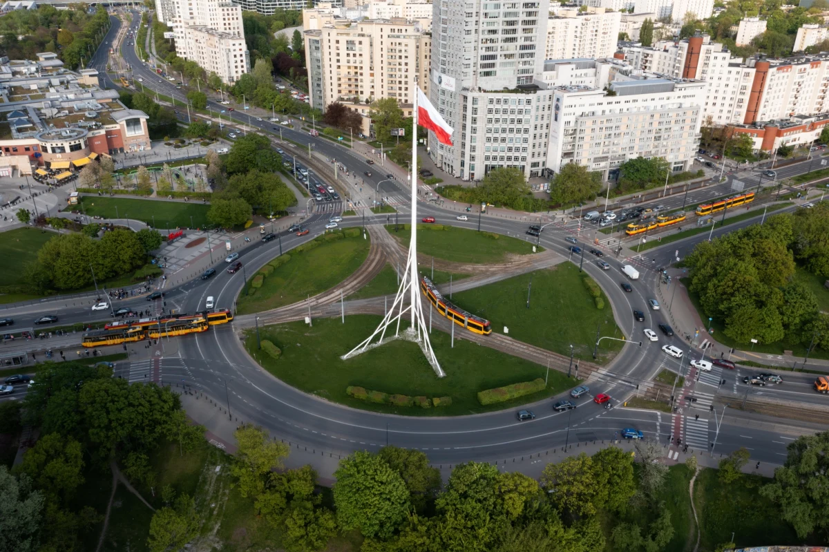 W poniedziałek w Warszawie rozpocznie się remont ronda "Radosława". Na utrudnienia muszą przygotować się kierowcy, piesi i rowerzyści. 