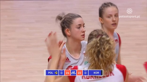 Fragmenty meczu Polska – Korea Południowa 3:0 (25:23, 25:18, 25:16). Liga Narodów siatkarek 2023. Najlepsze akcje Magdaleny Stysiak (16 punktów).

