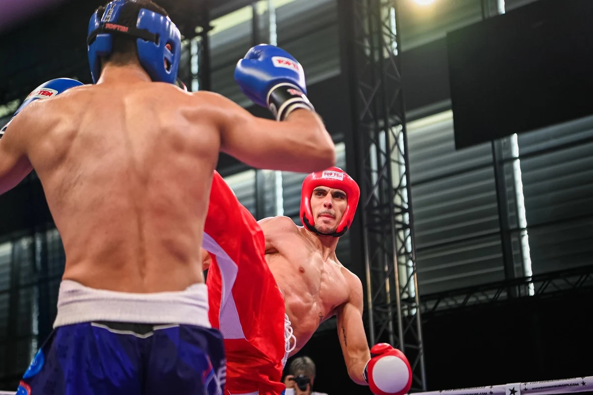 Kickbokser Robert Krasoń (86 kg) wygrał w Myślenicach z reprezentantem Hiszpanii Mohammedem Hamdim Hajjim w finale i zdobył złoty medal igrzysk europejskich w formule full contact. To 50. i ostatni medal Biało-Czerwonych w tej imprezie.