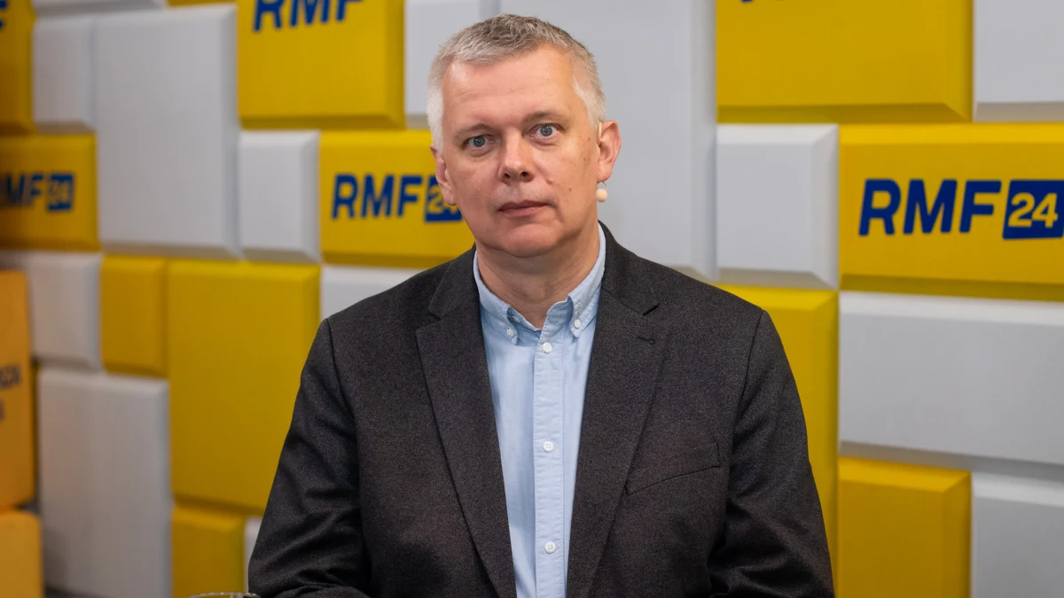 "Donald nie straszy, mówi o złej władzy" - tak wiceprzewodniczący Platformy Obywatelskiej Tomasz Siemoniak bronił w Porannej rozmowie w RMF FM szefa PO Donalda Tuska. Niedzielna wypowiedź byłego premiera dotycząca migrantów budzi kontrowersje, a przez część komentatorów uznawana jest za rasistowską. "Nie dopatrzyłem się tam cienia niechęci do obywateli innych państw, innych narodowości - jest tylko obnażenie hipokryzji PiS-u" - przekonywał Siemoniak. 