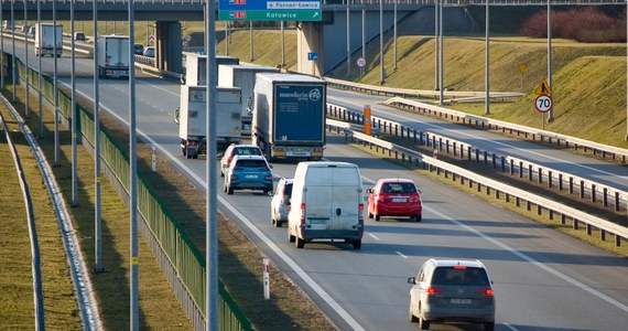 Kłopoty drogowe na autostradzie A1 w województwie śląskim. W Gliwicach, na pasach w stronę Łodzi, ciężarówka zderzyła się z samochodem osobowym. To nie jest jedyne utrudnienie dla podróżujących śląskim odcinkiem autostrady A1.