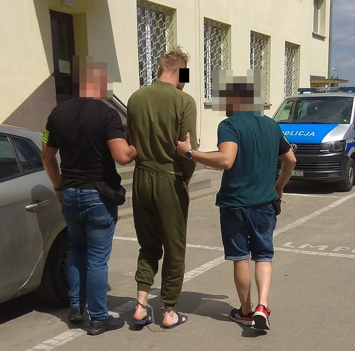 Sąd Rejonowy w Białej Podlaskiej zdecydował dzisiaj o tymczasowym aresztowaniu 24-latka, podejrzanego o zabójstwo dziadka i usiłowanie zabójstwa babci. Mężczyzna zaatakował seniorów zadając im ciosy nożem. Grozi mu kara dożywotniego pozbawienia wolności.


