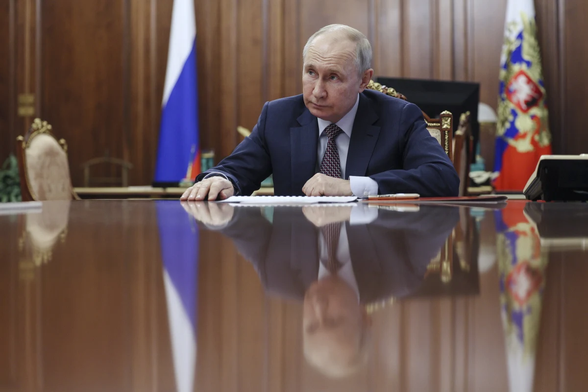 Były szef Służby Wywiadu Zagranicznego Ukrainy Mykoła Małomuż powiedział, że rosyjska Federalna Służba Bezpieczeństwa rozpoczęła tajne rozmowy z amerykańską Centralną Agencją Wywiadowczą. Emerytowany generał stwierdził na antenie ukraińskiej telewizji, że negocjacje dotyczą zmiany władzy na Kremlu i bezpieczeństwa rosyjskiego arsenału jądrowego.