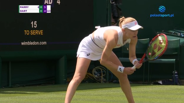 Fragment meczu podczas Wimbledonu: Diane Parry - Harriet Dart.