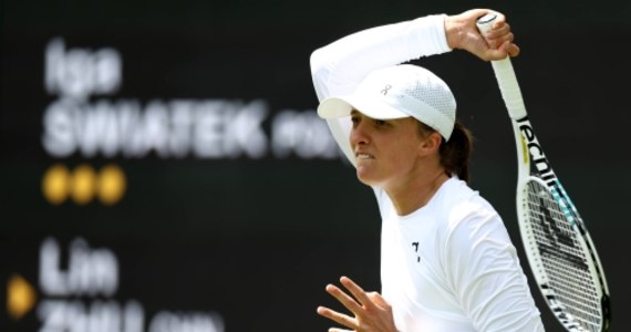Iga Świątek zwyciężyła w pierwszej rundzie wielkoszlemowego turnieju w Wimbledonie. Polka pokonała Chinkę Lin Zhu w dwóch setach (6:1, 6:3).