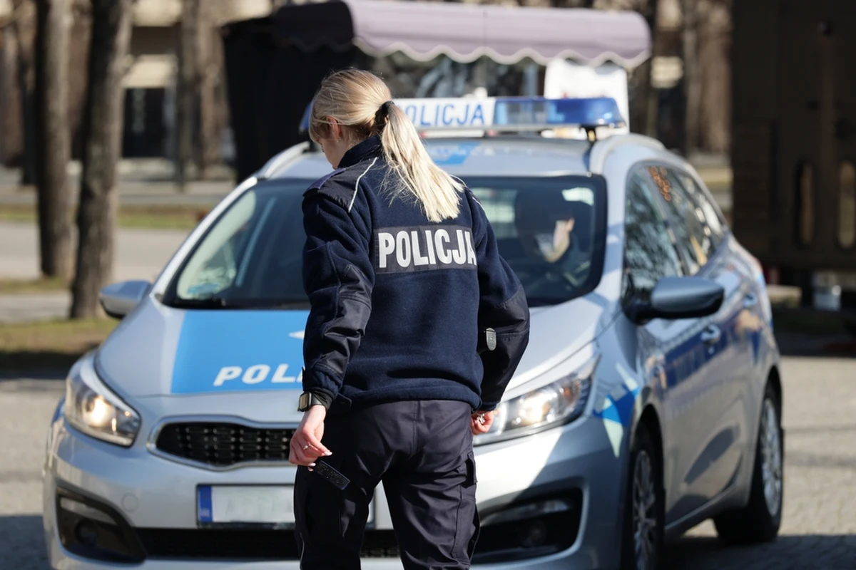 Młoda Filipinka zaatakowana fizycznie i słownie we Wrocławiu. Policja zatrzymała 48-letnią Polkę, grozi jej do 3 lat więzienia. W mediach społecznościowych opublikowano nagranie z ataku.