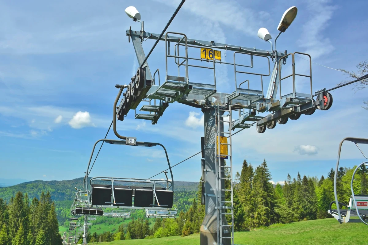 Polskie Koleje Linowe (PKL) przejmą ośrodek narciarski Wierchomla w Muszynie. Spółka ma tam zainwestować m.in. w powstanie nowych wyciągów krzesełkowych - dowiedziała się PAP.

