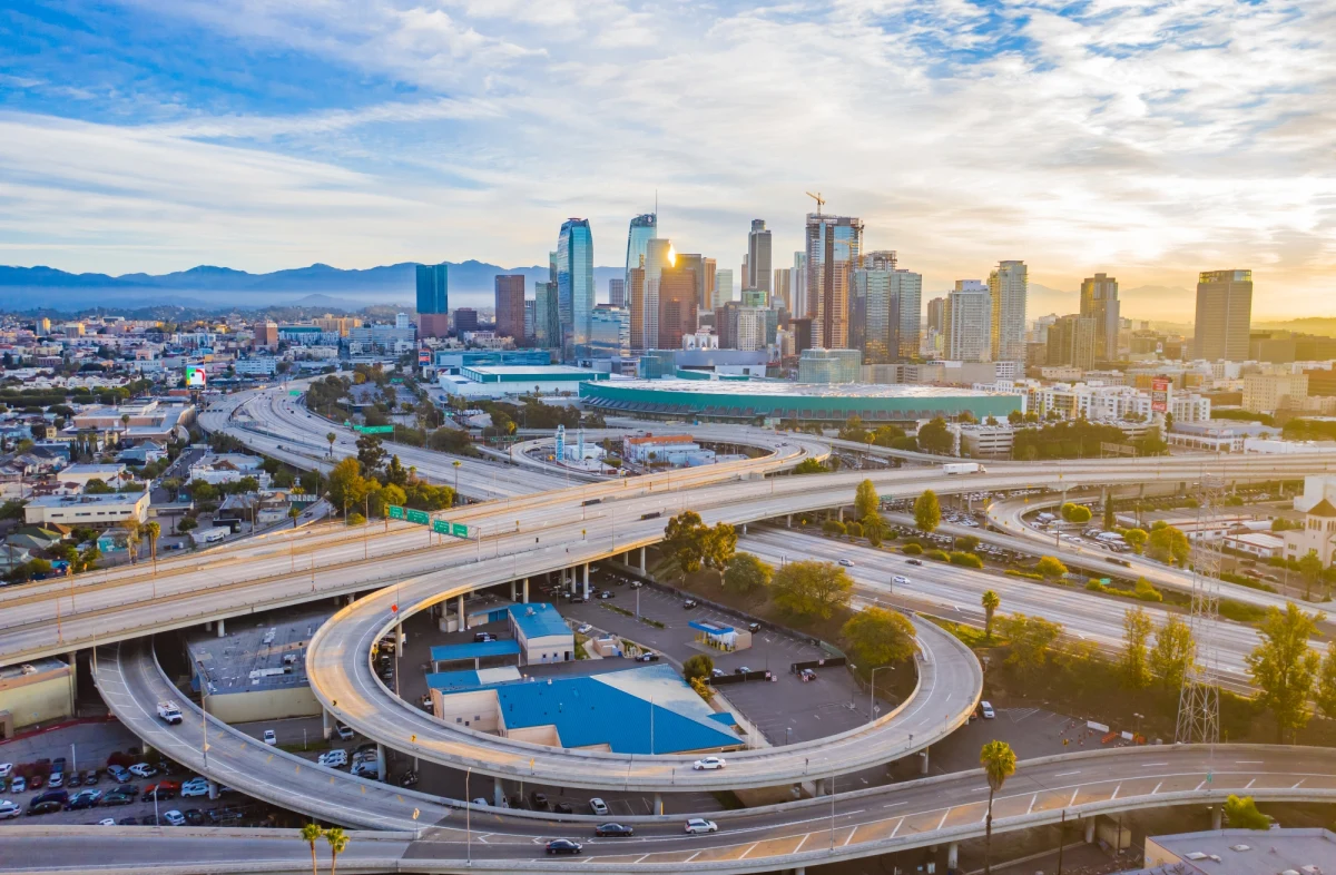 Amerykańska Federalna Administracja Lotnictwa Cywilnego (FAA) dopuściła do ruchu prototyp latającego samochodu kalifornijskiego startupu. Powiadomiła o tym w poniedziałek UPI.