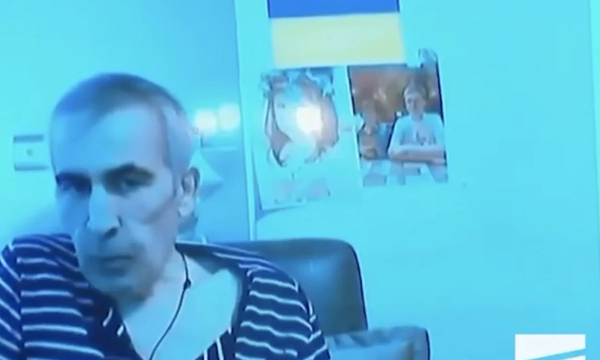 Micheil Saakaszwili za pośrednictwem łącza wideo wziął wczoraj udział w kolejnej rozprawie sądowej. Widać, że były prezydent Gruzji jest w coraz gorszej firmie fizycznej. Do sprawy odniósł się prezydent Ukrainy Wołodymyr Zełenski, który powiedział, że "Rosja zabija obywatela Ukrainy rękami władz gruzińskich".