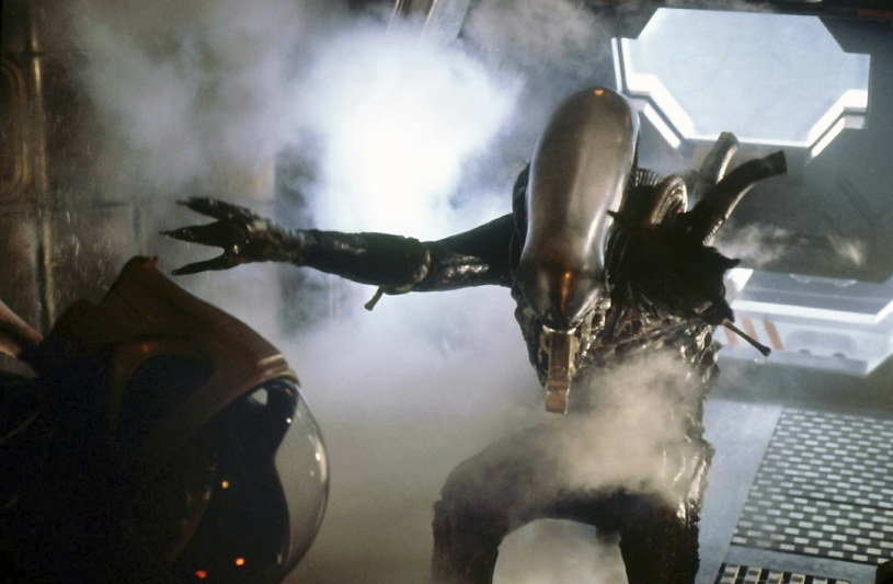 Zakończono zdjęcia do filmu "Alien: Romulus". To kolejna odsłona cyklu o zabójczym ksenomorfie. Za kamerą stanął tym razem Fede Álvarez ("Nie oddychaj", "Dziewczyna w sieci pająka"). Premiera produkcji zapowiadana jest na 16 sierpnia 2024 roku.