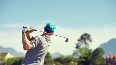 Niezwykły kombinezon wspiera naukę gry w golfa