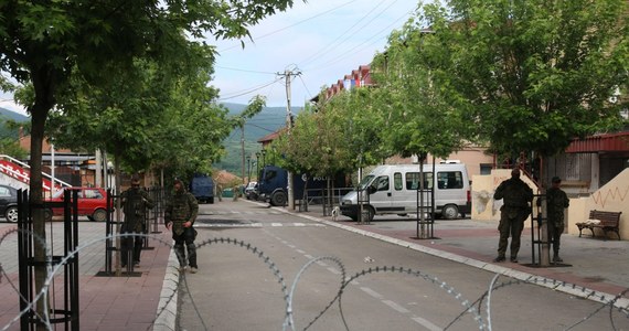 Kolejny skandal z polskimi policjantami służącymi w międzynarodowej misji w Kosowie. Tym razem - jak ustalili dziennikarze RMF FM - doszło do bójki między oficerami z dowództwa polskiej zmiany. W czerwcu informowaliśmy o trzech policjantach, którzy bez zezwolenia opuścili jednostkę, przeszli na serbską część miasta Mitrowica i tam omal nie doprowadzili do zamieszek.
