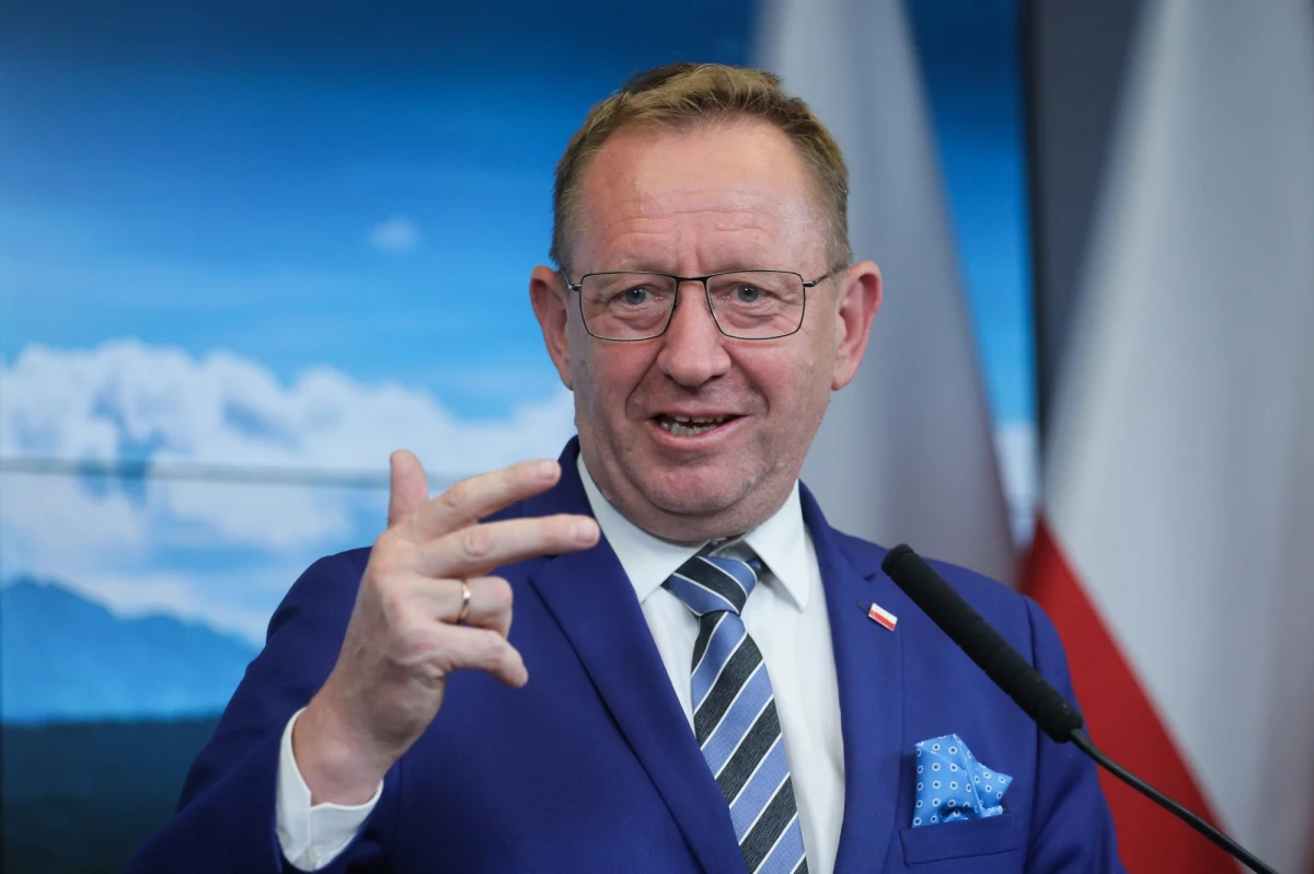 Rząd zamierza wydłużyć terminy, w których rolnicy będą mogli składać wnioski o finansowe wsparcie - zapowiedział na konferencji minister rolnictwa Robert Telus. Pojawił się też pomysł o ustanowieniu dopłat za skupowanie mokrej kukurydzy.