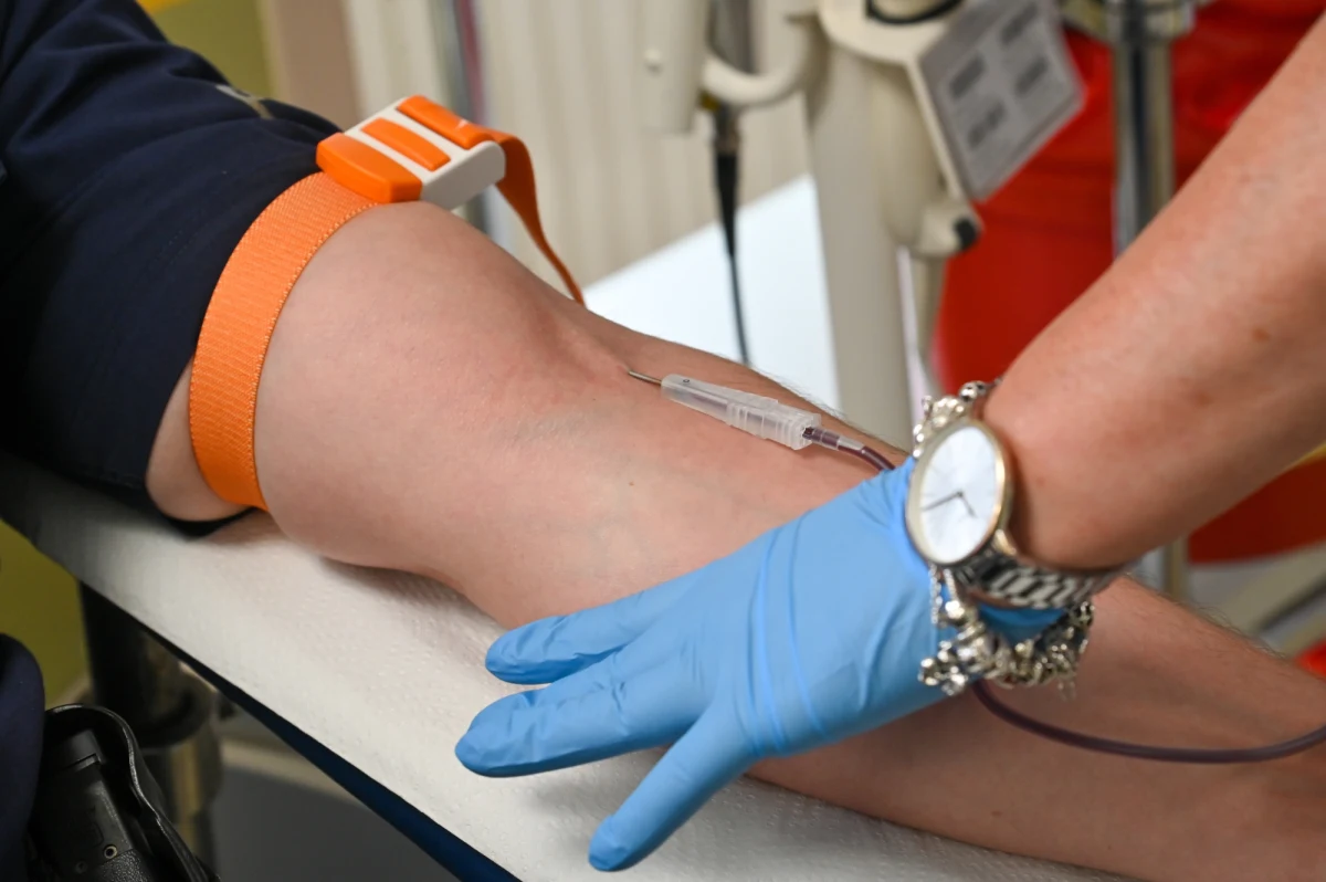 Regionalne Centrum Krwiodawstwa i Krwiolecznictwa w Poznaniu apeluje, by przed wyruszeniem na upragniony urlop zaplanować wizytę w punkcie krwiodawstwa. Może to ocalić życie innych osób.