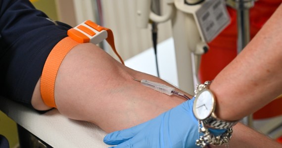 Regionalne Centrum Krwiodawstwa i Krwiolecznictwa w Poznaniu apeluje, by przed wyruszeniem na upragniony urlop zaplanować wizytę w punkcie krwiodawstwa. Może to ocalić życie innych osób.
