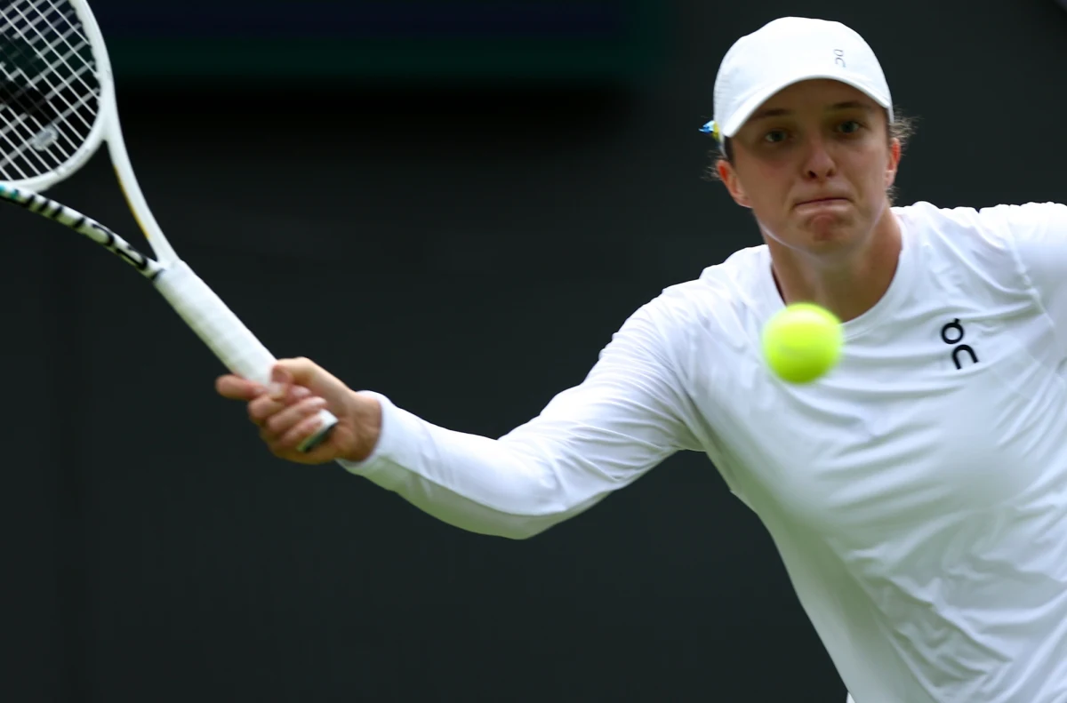Iga Świątek mecz z Hiszpanką Sarą Sorribes Tormo w 2. rundzie wielkoszlemowego turnieju na kortach Wimbledonu w Londynie rozegra w środę po godzinie 16:00. Z polskich tenisistów tego dnia ma zaprezentować się jeszcze Hubert Hurkacz.