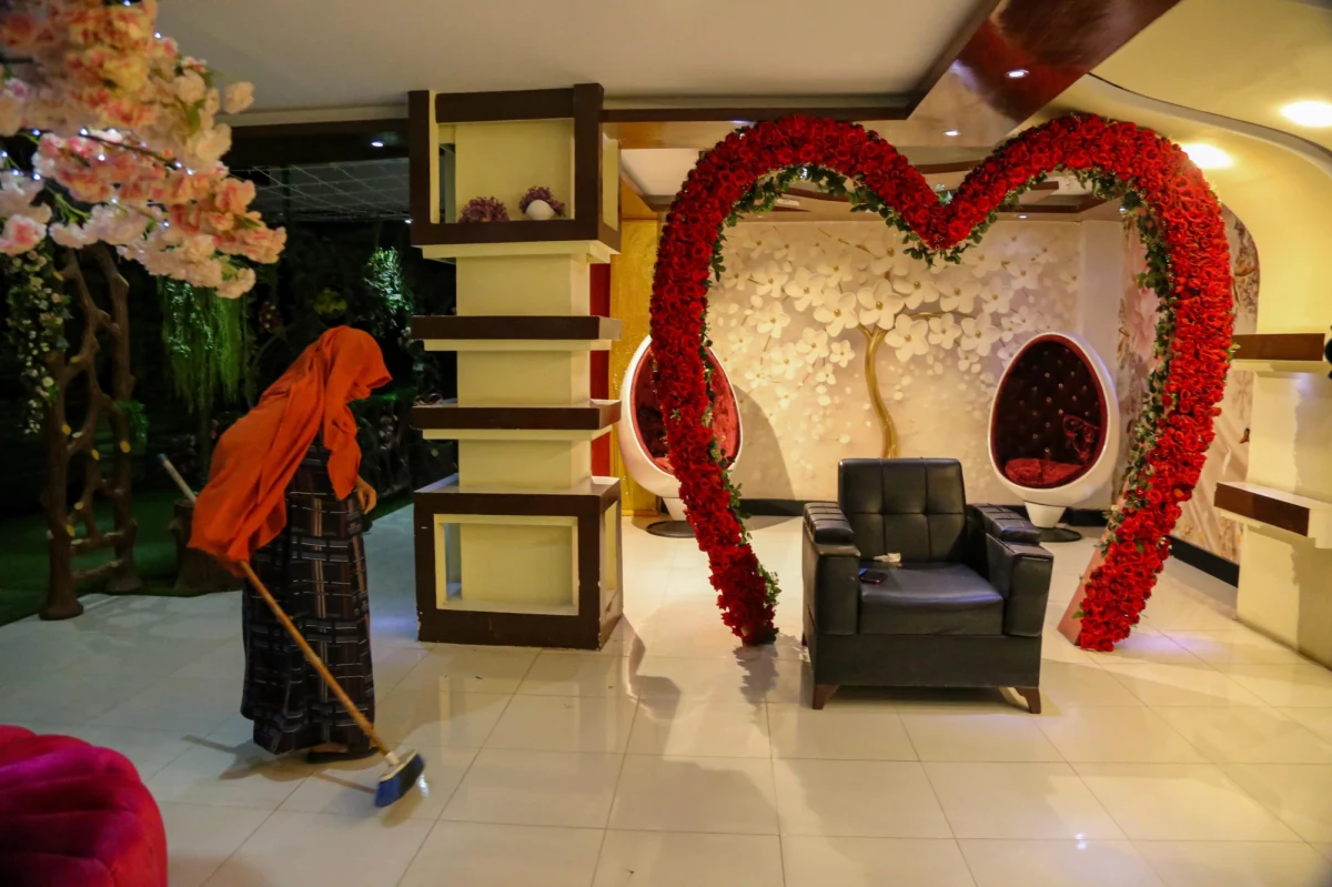 Talibowie odbierają kolejne prawa kobietom, usuwając je z życia publicznego. W ciągu miesiąca wszystkie salony kosmetyczne w Afganistanie muszą zostać zamknięte - zarządzili.