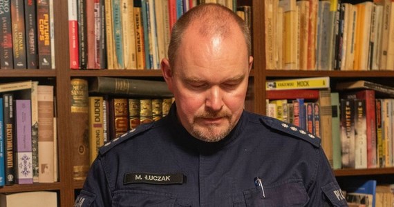 Nadkomisarz dr Marek Łuczak z Komendy Wojewódzkiej Policji w Szczecinie wydał płytę Outsider - Immortal. Wszystko po to, by wesprzeć leczenie 4-letniego chłopca Olka Brucha, chorego na ostrą białaczkę limfoblastyczną typu B. Olek, jest synem asp. szt. Dariusza Brucha, z-cy dyżurnego Komisariatu Policji Szczecin-Śródmieście.