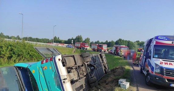 Do wypadku autokaru doszło w Terespolu na Lubelszczyźnie. 11 osób trafiło do szpitala - to obcokrajowcy zza wschodniej granicy. 