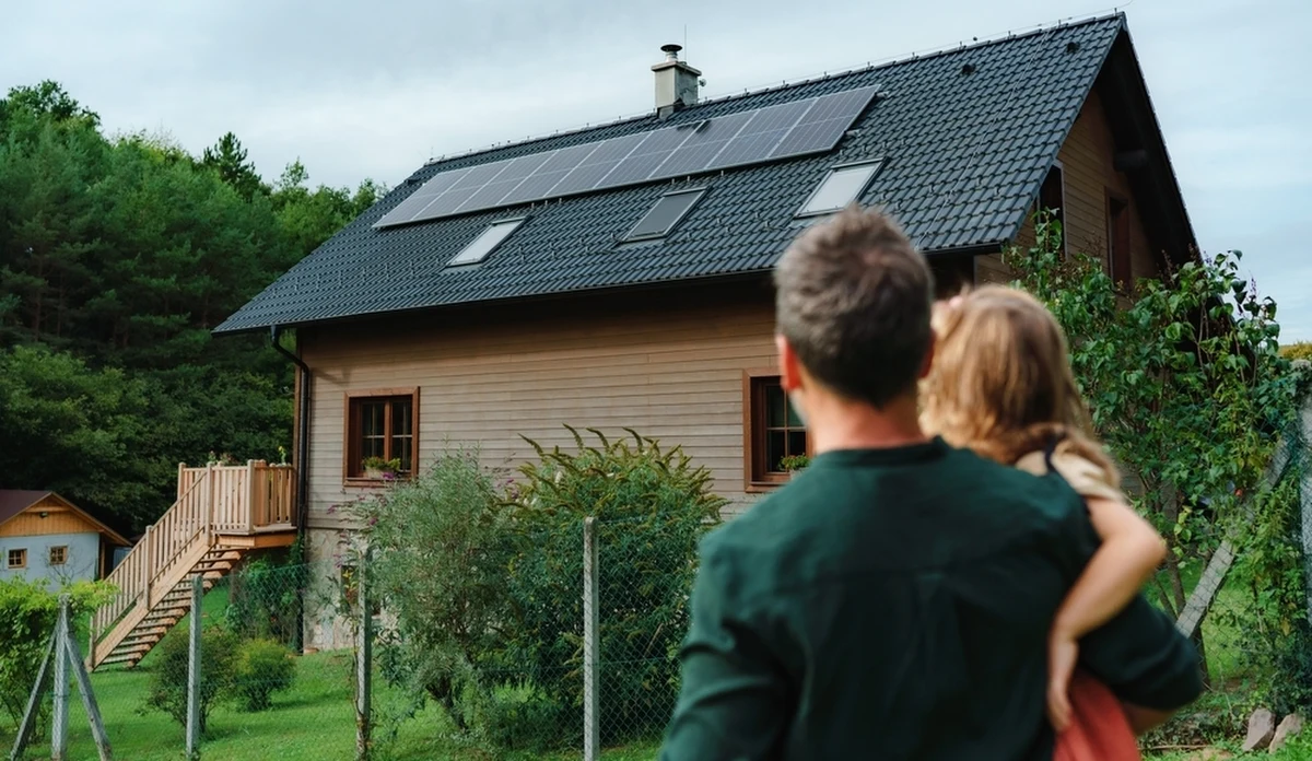 ​Niemiecka agencja dpa pisze, że Niemcy coraz częściej kupują domy w Polsce, szczególnie w rejonie przygranicznym. "W Kunowicach k. Słubic nowoczesny, wolnostojący dom o powierzchni mieszkalnej 150 mkw. można kupić za mniej niż 250 tys. euro, ale takie oferty są coraz rzadsze" - przyznaje w rozmowie z dpa lokalny agent nieruchomości.
