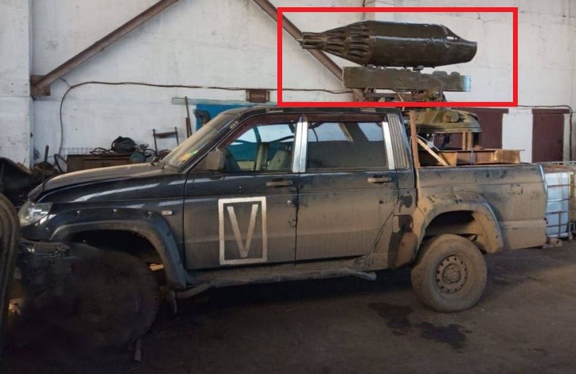 W mediach społecznościowych zaczęło krążyć nagranie, na którym możemy zobaczyć rosyjską odpowiedź na ukraińskie "samoróbki", a mianowicie wyrzutnię rakietową zamontowaną na cywilnym samochodzie.