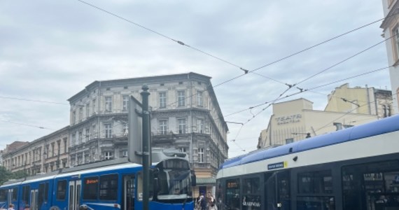 Z powodu awarii tramwaju przed Teatrem Bagatela w Krakowie chwilowo wstrzymany był ruch w kierunku Bronowic. Dla podróżnych uruchomiona została autobusowa komunikacja zastępcza.    