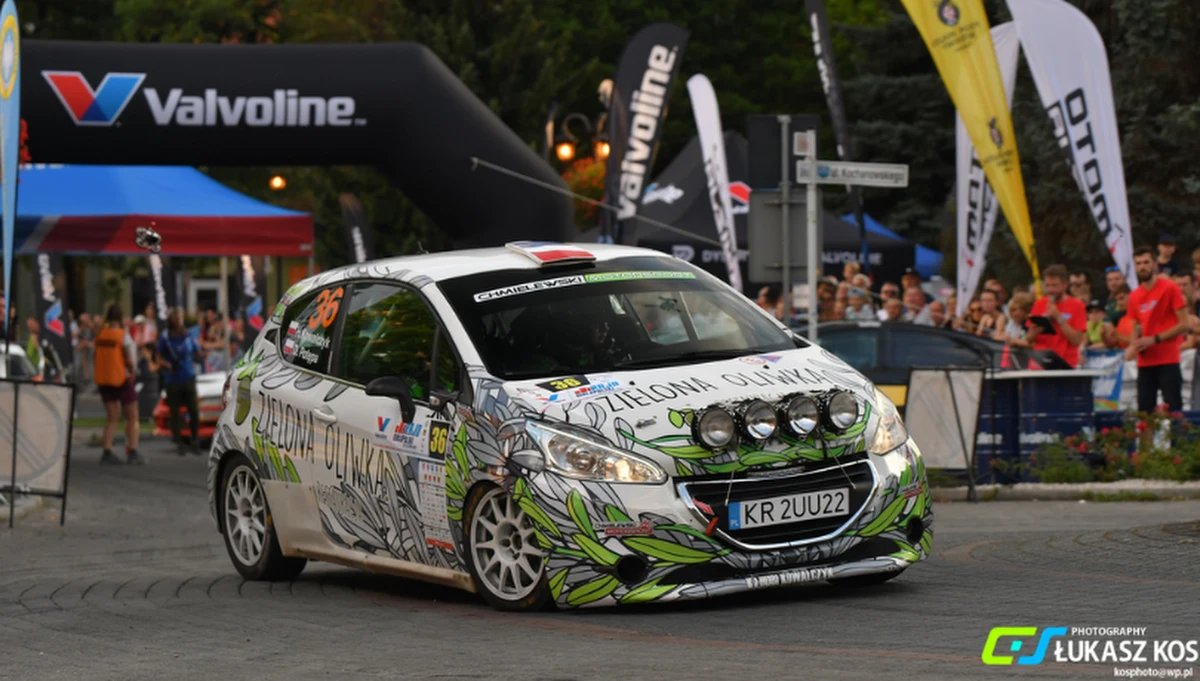 Z jednej strony zawodnicy, zespoły, z drugiej - kibice i organizatorzy, a przede wszystkim samochody. To pojazdy budzą bowiem w świecie motorsportu największe emocje. Oto, jakiej klasy rajdówki będzie można podziwiać na trasach Valvoline Rajdu Małopolski 2023.