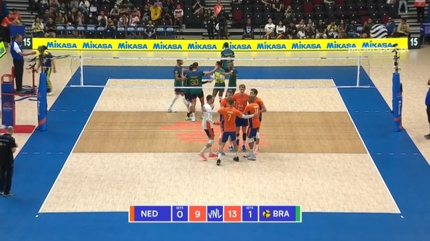 Skrót meczu Brazylia - Holandia 3:0 (25:21, 25:15, 25:20).

