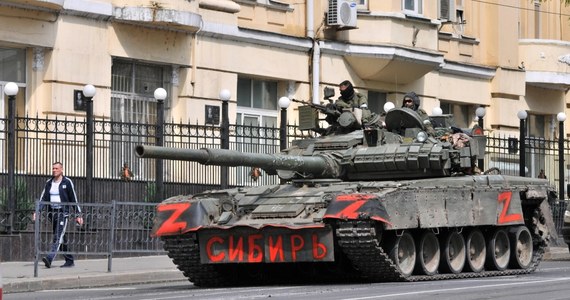 Ukraina dogoniła Rosję pod względem liczby czołgów - pisze Bloomberg, powołując się na dane Instytutu Gospodarki Światowej w Kilonii i bloga Oryx. Obie strony konfliktu mają mieć do dyspozycji ok. 1,5 tys. maszyn.