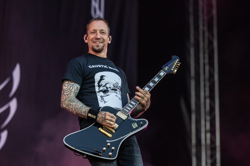 Michael Poulsen, frontman duńskiego Volbeat, powołał do życia projekt Asinhell, który wyda pod koniec września pierwszy album.