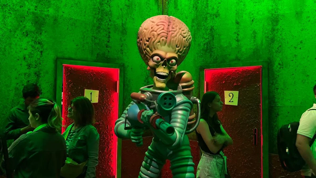 Paryż składa hołd kultowemu hollywoodzkiemu reżyserowi Timowi Burtonowi. Na wielkiej wystawie o nazwie "Tim Burton, Labirynt" zobaczyć można m.in. stroje, rekwizyty i dekoracje z filmów tego ekscentrycznego amerykańskiego artysty.