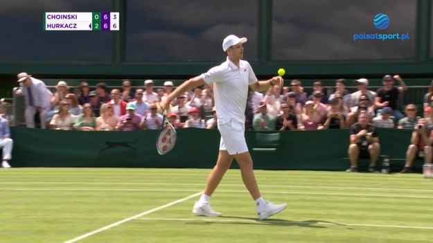 W drugiej rundzie Wimbledonu Hubert Hurkacz zagrał z Janem Choinskim. Polski tenisista pokonał swojego rywala 3:0 i tym samym awansował do trzeciej rundy Wimbledonu. 