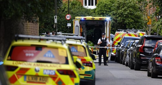 Samochód wjechał w szkołę podstawową w dzielnicy Wimbledon w południowo-zachodniej części Londynu. Brytyjska policja poinformowała, że w wypadku zginęło jedno dziecko. Kilka osób zostało rannych.