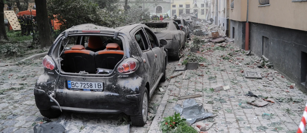 5 osób zginęło, a 36 zostały rannych w wyniku nocnego ostrzału rakietowego na blok mieszkalny we Lwowie. Zniszczonych lub uszkodzonych jest kilkadziesiąt mieszkań i samochodów.