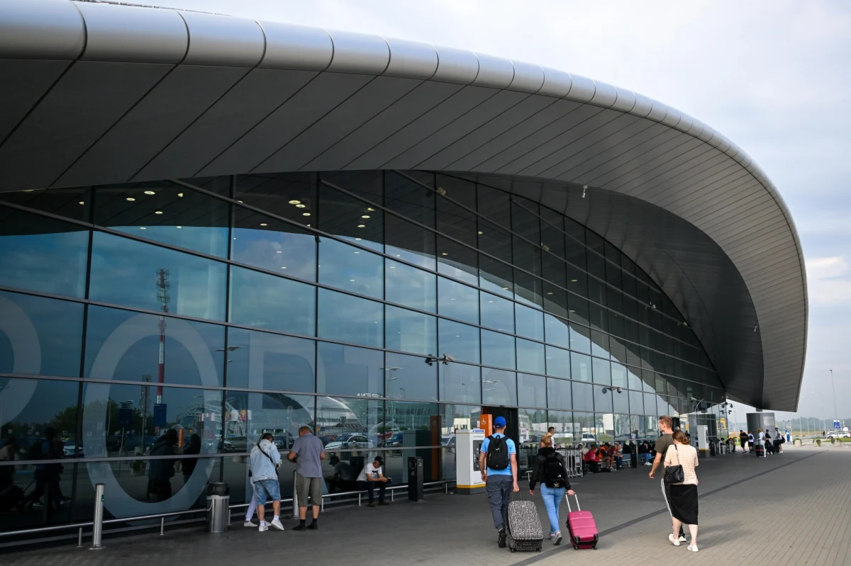 Ponad 100 tys. pasażerów obsłużył w czerwcu 2023 r. Port Lotniczy Rzeszów-Jasionka. To nowy miesięczny rekord – poinformowało w czwartek rzeszowskie lotnisko.