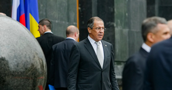 W kwietniu nieoficjalna amerykańska delegacja prowadziła w Nowym Jorku rozmowy z szefem rosyjskiego MSZ Sergiejem Ławrowem. Informację podała telewizja NBC News. Spotkanie ze stroną rosyjską miało przygotowywać grunt pod przyszłe negocjacje pokojowe między Kijowem i Moskwą.