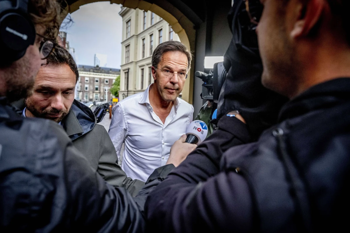 Rząd w Holandii może upaść - podaje dziennik "De Telegraaf". Premier Rutte nie jest w stanie dogadać się z dwoma partiami koalicyjnymi w sprawie migrantów. Szef rządu domaga się wprowadzenia surowszych zasad łączenia rodzin azylantów na co nie zgadzają koalicjanci.