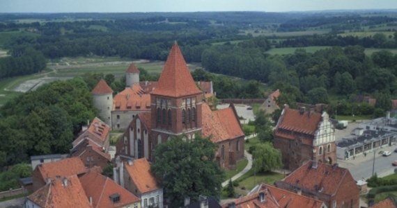 Zabytkowe dworce w Pasłęku i Gronowie Elbląskim (woj. warmińsko-mazurskie) przejdą kompleksowe przebudowy. PKP S.A. podpisały porozumienia z samorządami w sprawie współdziałania przy tych inwestycjach.