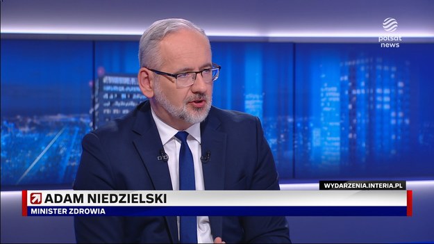 Podczas konwencji programowej PiS Jarosław Kaczyński zapowiedział bezpłatne wprowadzenie leków dla osób powyżej 65. roku życia oraz dla dzieci i młodzieży do 18. roku życia.- Projekt jest złożony po Stałym Komitecie Rady Ministrów . Zastanawiamy się, czy zamiast od początku 2024 roku, wprowadzić je od września. Kierownictwo PiS zastanawia się, który moment jest optymalny. W ciągu kilku tygodni projekt pojawi się w Sejmie, na pewno do końca kadencji go przegłosujemy - podkreślił minister zdrowia Adam Niedzielski w programie "Gość Wydarzeń".
