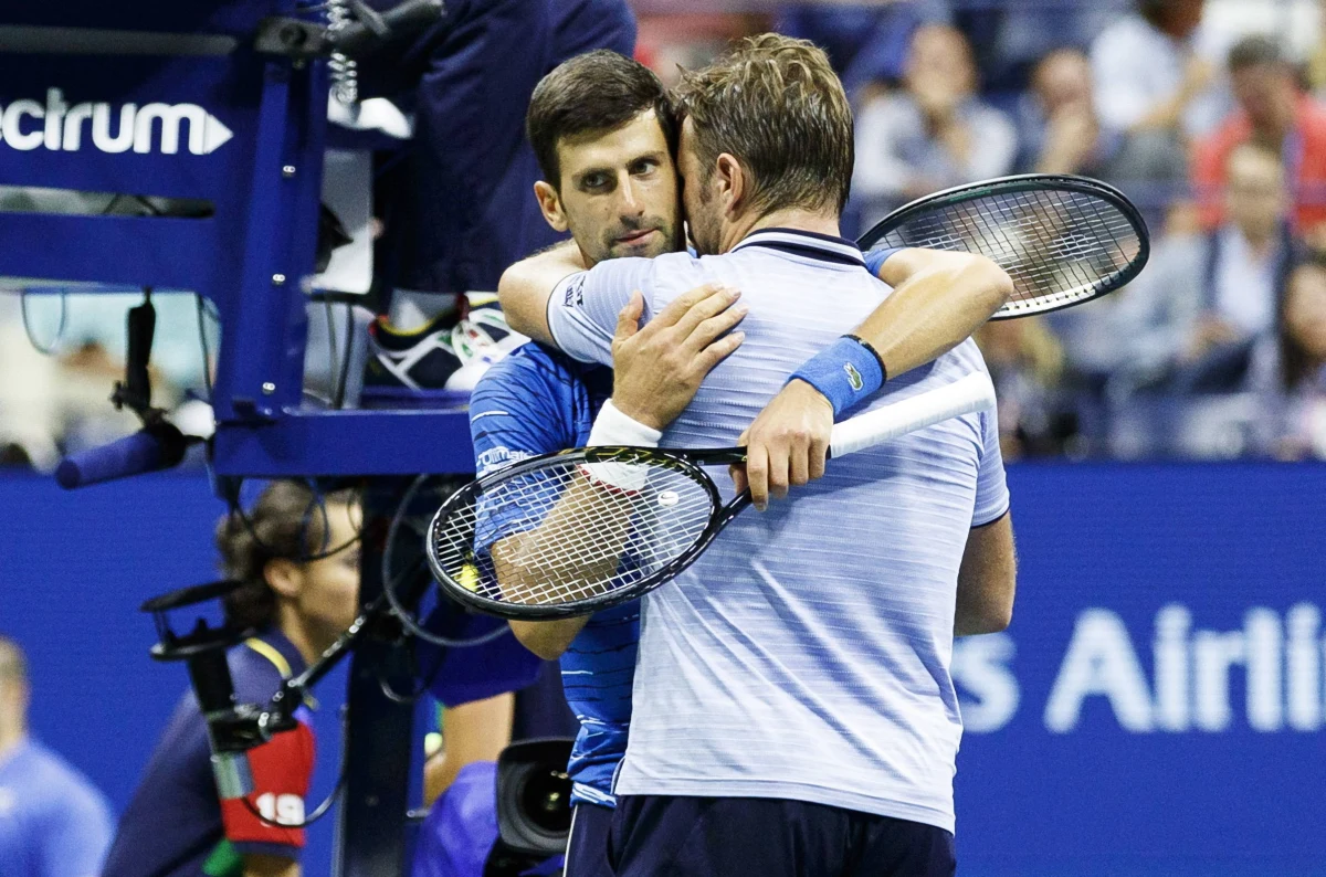 Ich rywalizacja na korcie toczy się już od 17 lat. Dziś ponownie staną po dwóch stronach tenisowej siatki. Novak Djoković i Stan Wawrinka rozegrają swój 27. tenisowy pojedynek. Zapewne jeden z ostatnich. Serb to oczywiście hegemon, jedna z wielkich gwiazd, ale Szwajcar potrafił znaleźć swoje miejsce w świecie tenisa, choć w erze Nadala, Federera czy właśnie Djokovicia było to niezwykle trudne.
