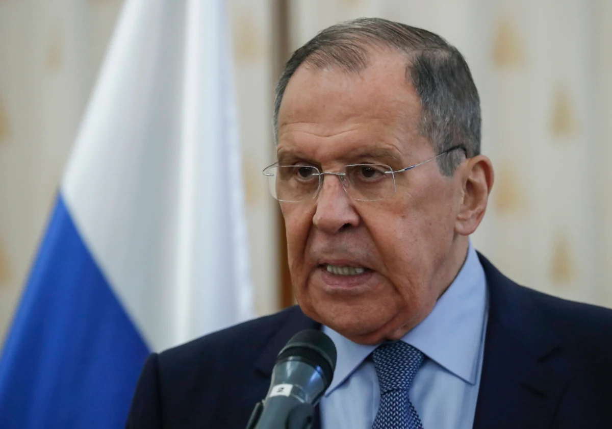 Grupa byłych urzędników USA prowadziła nieoficjalne rozmowy z niektórymi przedstawicielami Kremla - przekazała telewizja NBC News. Chcieli w ten sposób przygotować grunt pod negocjacje w sprawie zakończenia wojny w Ukrainie. Głos w tej sprawie zabrał Biały Dom i Kreml.